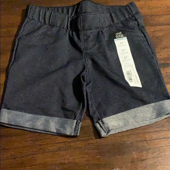 Bundle of 4T shorts - Picture 6 of 6